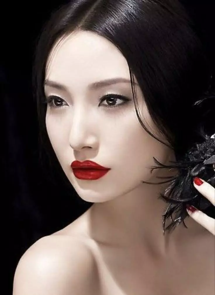 Oriental Makeup (70 zdjęć): Do brązowych, zielonych i niebieskich oczu. Jak krok po kroku, aby zrobić kobiety? Piękne przykłady. 16016_6