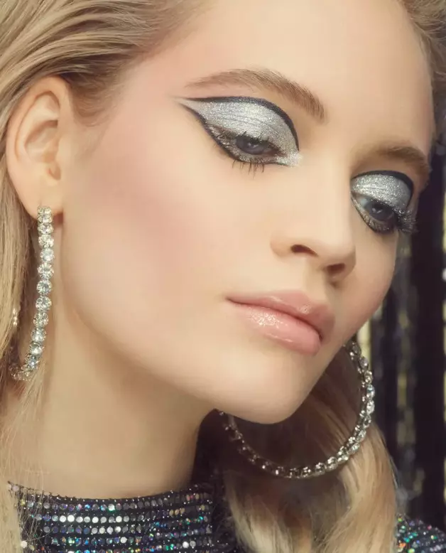 Make-up in de stijl van de jaren 60: Hoe maak je make-up in de stijl van de USSR van de jaren 1960? Basisfuncties en keuze aan kleurenpalet 16020_17