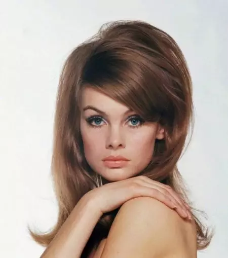 Makeup v stilu 60-ih: Kako narediti ličenje v stilu ZSSR iz šestdesetih let? Osnovne funkcije in izbira barvne palete 16020_28