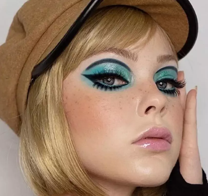 Make-up in de stijl van de jaren 60: Hoe maak je make-up in de stijl van de USSR van de jaren 1960? Basisfuncties en keuze aan kleurenpalet 16020_5