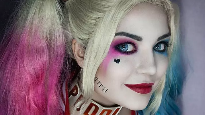 แต่งหน้า Harley Queen (29 รูป): วิธีการทำขั้นตอน mekap? เคล็ดลับสำหรับผู้เริ่มต้น การแต่งหน้ามีลักษณะอย่างไรบนใบหน้า? 16035_24