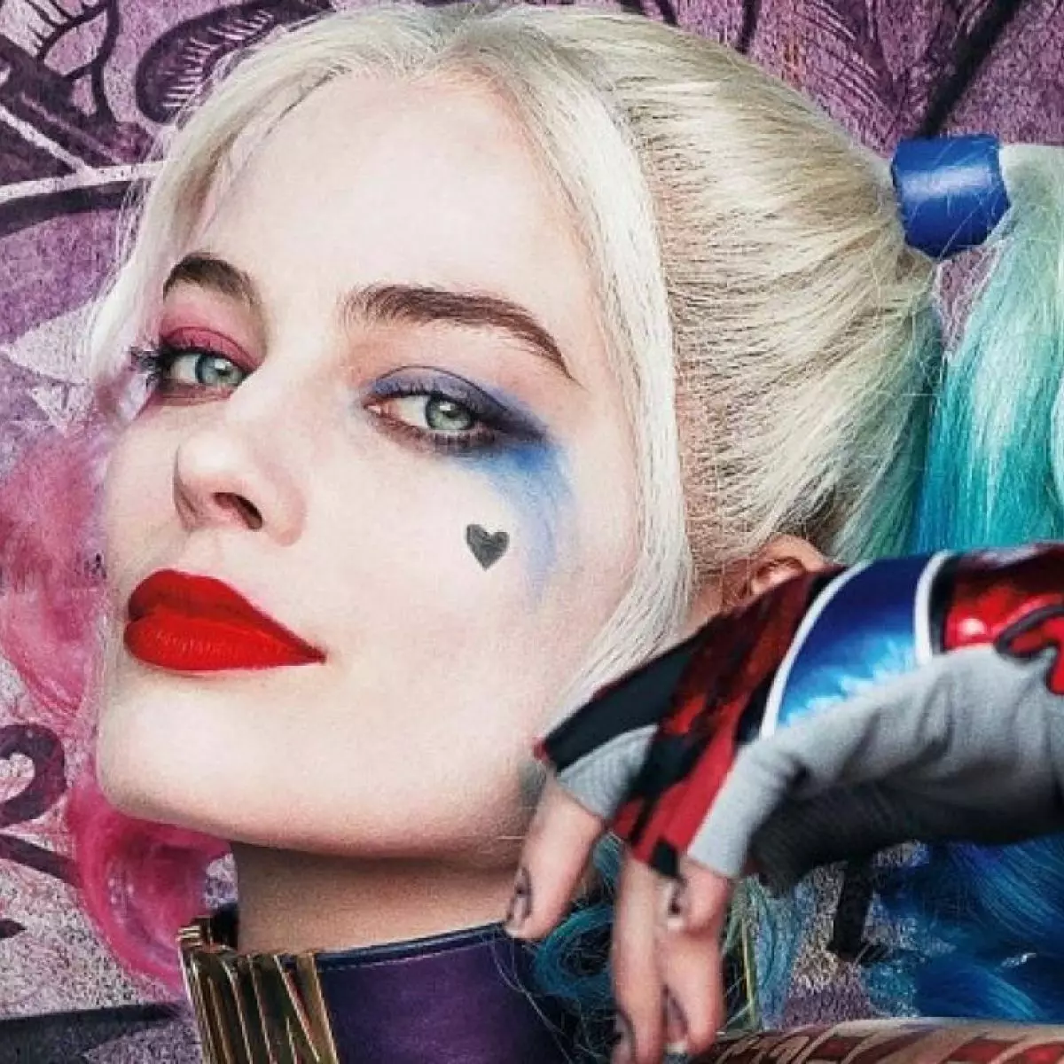 แต่งหน้า Harley Queen (29 รูป): วิธีการทำขั้นตอน mekap? เคล็ดลับสำหรับผู้เริ่มต้น การแต่งหน้ามีลักษณะอย่างไรบนใบหน้า? 16035_5