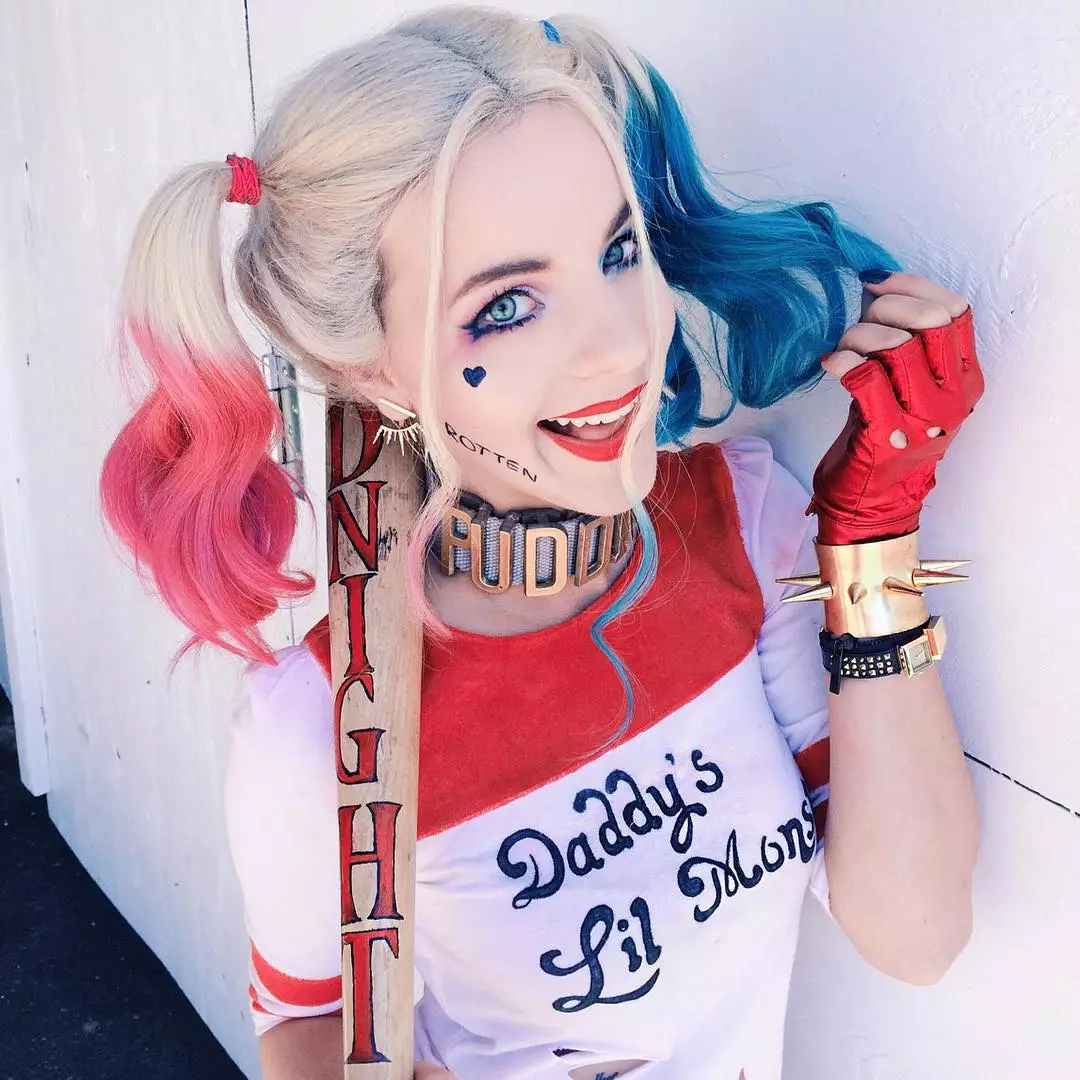 แต่งหน้า Harley Queen (29 รูป): วิธีการทำขั้นตอน mekap? เคล็ดลับสำหรับผู้เริ่มต้น การแต่งหน้ามีลักษณะอย่างไรบนใบหน้า? 16035_9