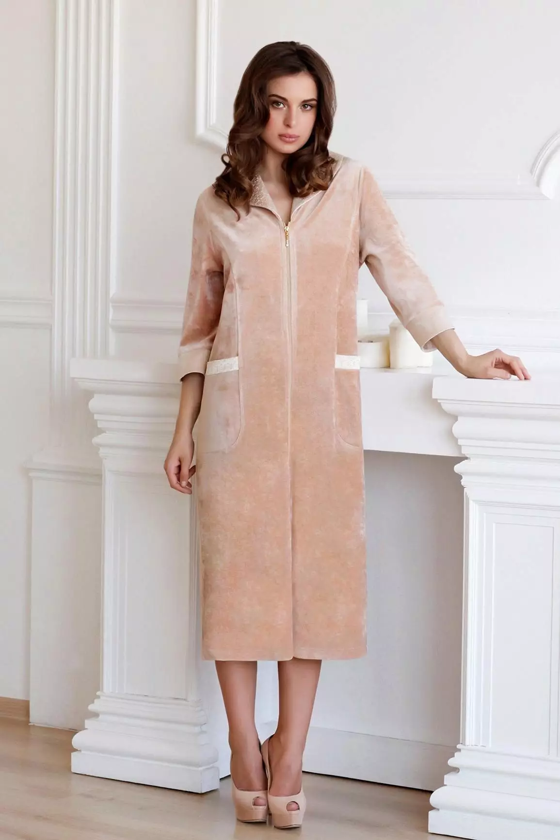 Velor Robe Robe រូបថត 60 សន្លឹក: ងូតទឹករបស់ស្ត្រីពី velor ប្រទេសតួកគីដែលមានបញ្ចូលនៅលើខ្សែរ៉ូតទំហំធំទំហំធំ 1603_45