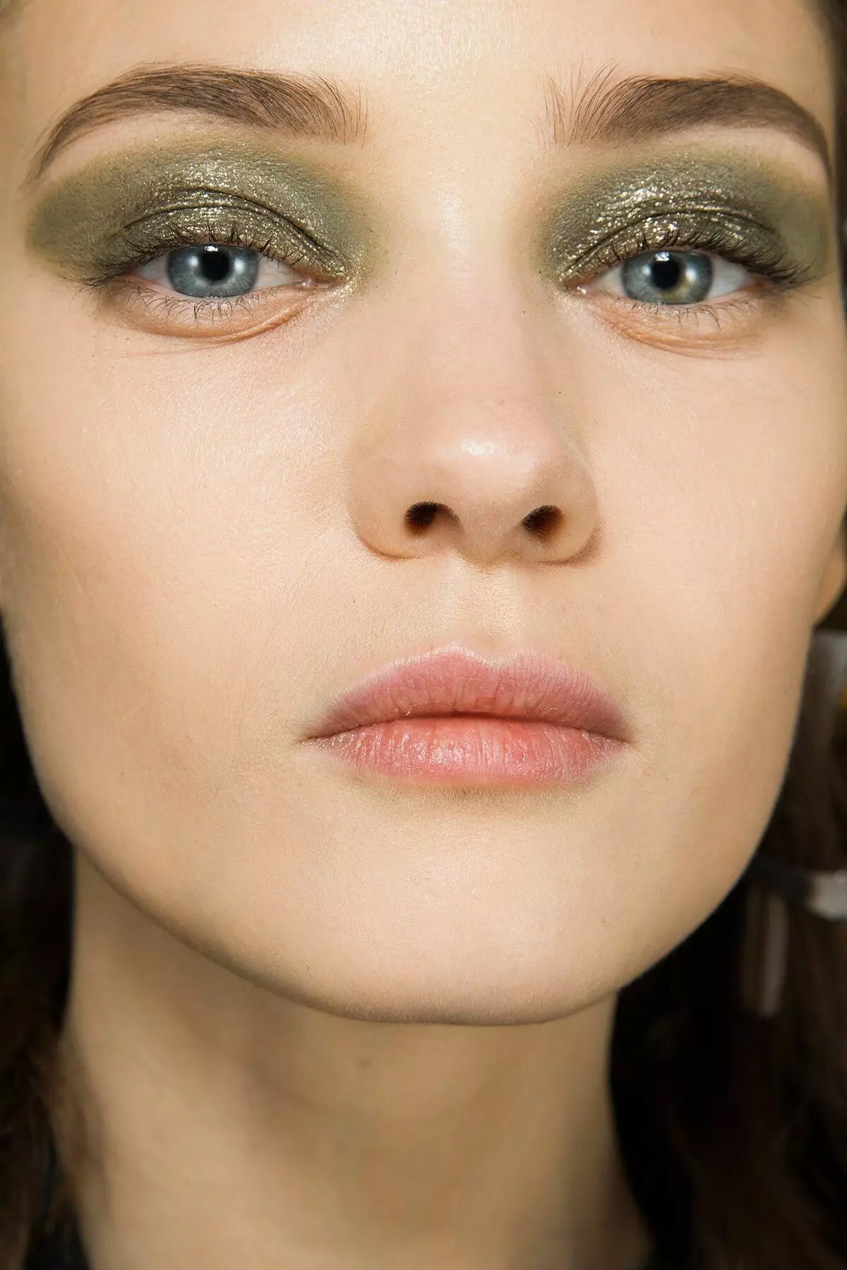 Makeup för ljushår (48 foton): Steg-för-steg makeup eye för tjejer. Hur man gör läppar? Bästa alternativen 16040_20
