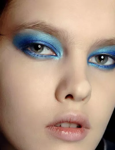 Make-up pre ľahké vlasy (48 fotografií): krok za krokom make-up oko pre dievčatá. Ako si vyrobiť pery? Najlepšie možnosti 16040_29