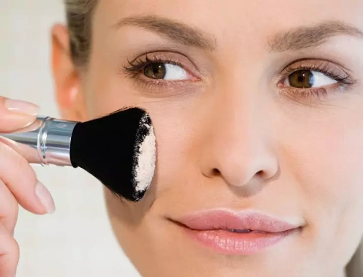 Wie kann man mit Make-up-Taschen unter den Augen verstecken? Was soll man Säcke visuell entfernen? Technik zum Erstellen von Verstecken von Make-up. Wie kann man die Maskierung richtig anwenden? 16047_27
