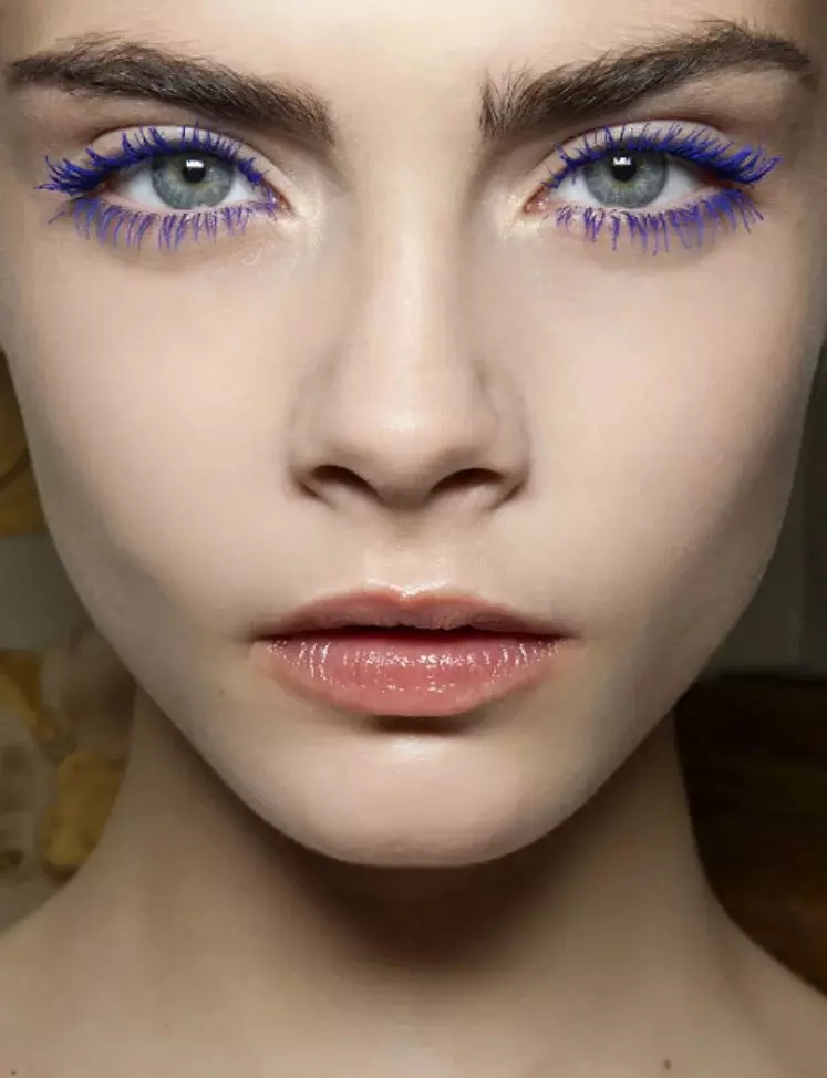 Makeup dimëror: kozmetikë e lehtë e bukur e pazakontë. Si të hapni anashkalimin Bëni një përbërje të thjeshtë? Idetë më të mira 16048_23