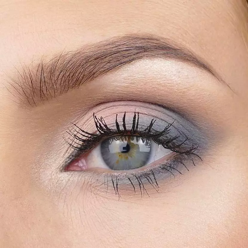 Blue Makeup (52 bilder): Ljus och mörkblå makeup Steg-för-steg med ögonskuggor, ljus meycap i blå nyanser med rosa läppstift, andra alternativ 16051_16