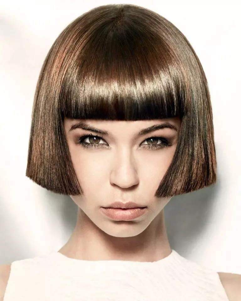 Pakaian Haircut (36 Foto): Pilihan yang Cantik untuk Girls Blondes dan Brunettes, Pemilihan Palet Warna untuk Makeup 16056_9