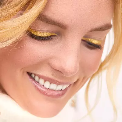 黃金化妝：用金色色調的液體陰影眼妝，綠色和其他眼睛的美麗易化妝步驟 16059_20