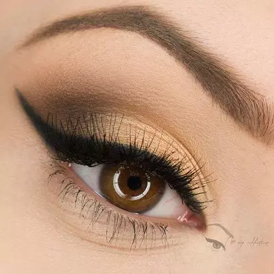 黃金化妝：用金色色調的液體陰影眼妝，綠色和其他眼睛的美麗易化妝步驟 16059_22