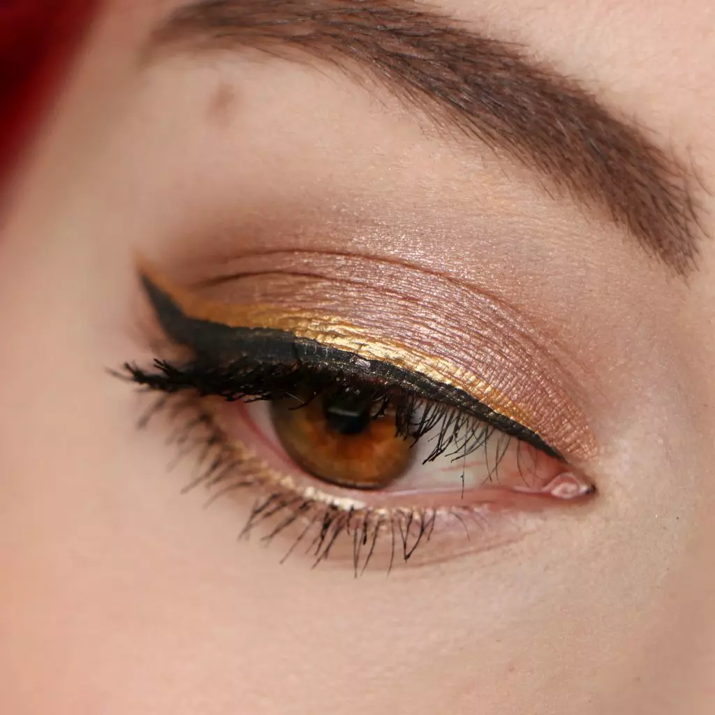 黃金化妝：用金色色調的液體陰影眼妝，綠色和其他眼睛的美麗易化妝步驟 16059_28