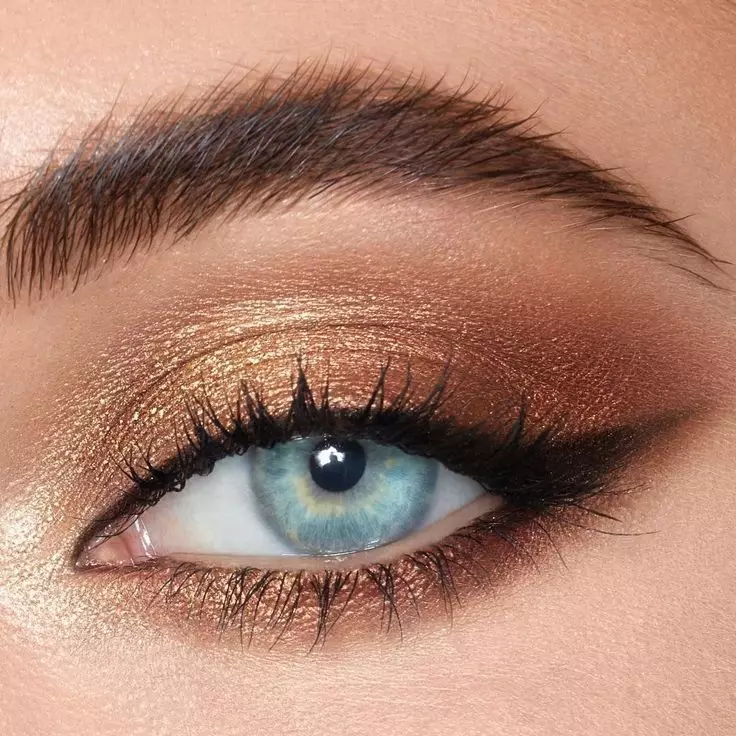 黃金化妝：用金色色調的液體陰影眼妝，綠色和其他眼睛的美麗易化妝步驟 16059_31