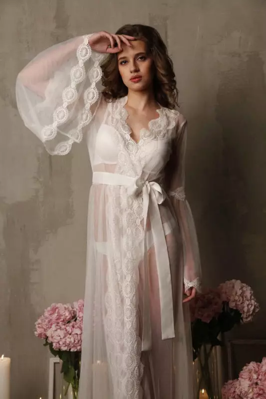 Lace Robe 52 na foto ụmụ nwanyị mara mma nwere akwa akwa, satin, kechie 1607_22