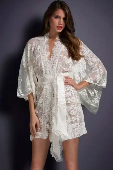 Lace Robe 52 na foto ụmụ nwanyị mara mma nwere akwa akwa, satin, kechie 1607_51