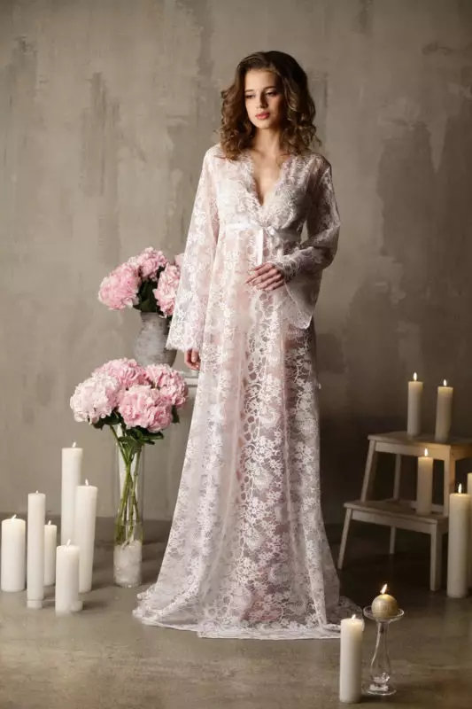 Lace Robe 52 Amafoto: Bathrobes nziza z'abagore bafite ipamba, Satin, kuboha 1607_9