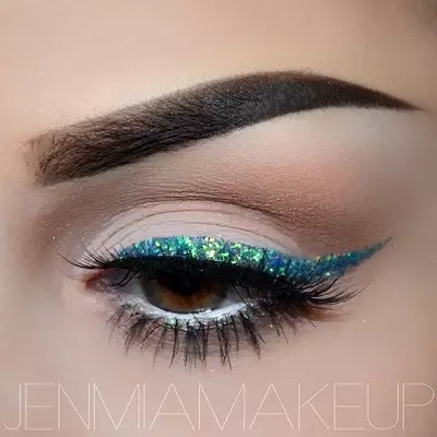 Makeup dengan Sequins: Makeup Brilliant dengan Glitter untuk Mata dan Shadows, Sparkles di muka. Mengapa anda memerlukan perhiasan? Kecemerlangan kecil dan pilihan lain yang lain 16080_45