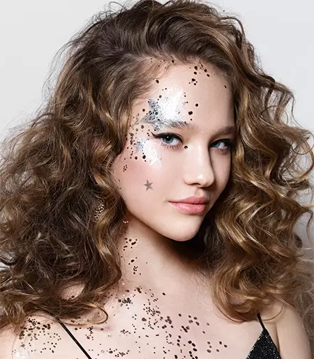 Makeup dengan Sequins: Makeup Brilliant dengan Glitter untuk Mata dan Shadows, Sparkles di muka. Mengapa anda memerlukan perhiasan? Kecemerlangan kecil dan pilihan lain yang lain 16080_65