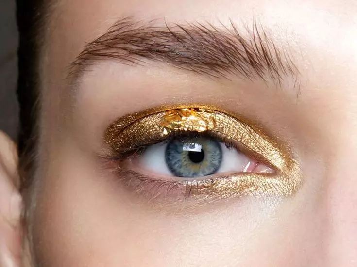 Makeup dengan Sequins: Makeup Brilliant dengan Glitter untuk Mata dan Shadows, Sparkles di muka. Mengapa anda memerlukan perhiasan? Kecemerlangan kecil dan pilihan lain yang lain 16080_9