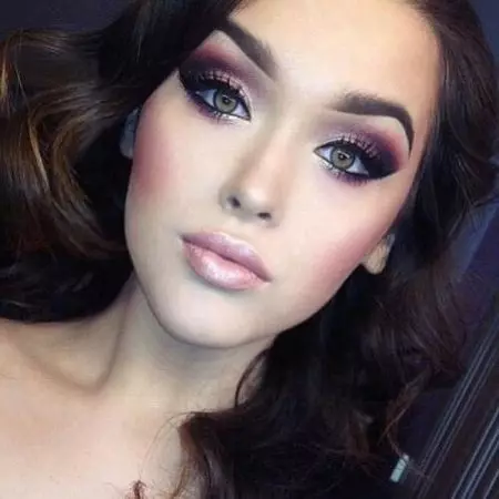 Makeup për flokë të errët (40 foto): Çfarë të përshtatshme? Opsionet e bukur të ngjyrave të syve 16082_39