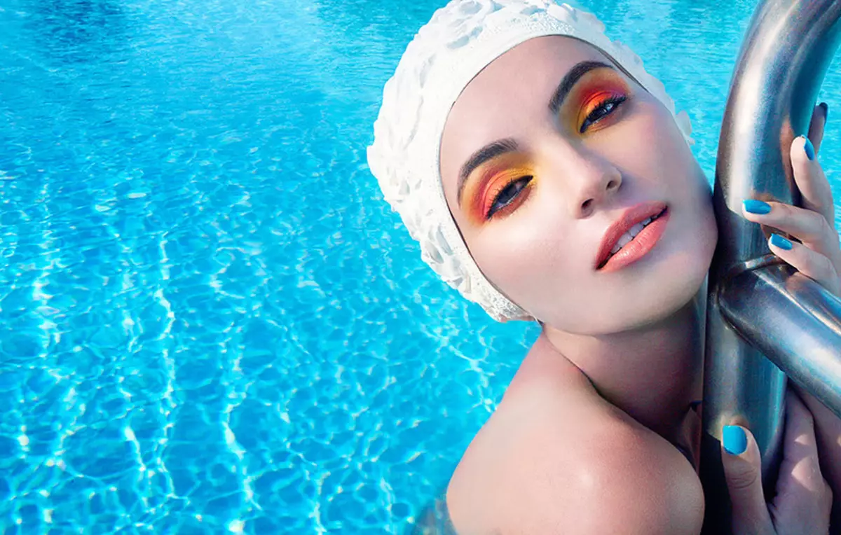 Wasserdichte Make-up: Wie man Make-up zum Schwimmen macht und was sie waschen? Was ist das? 16083_2
