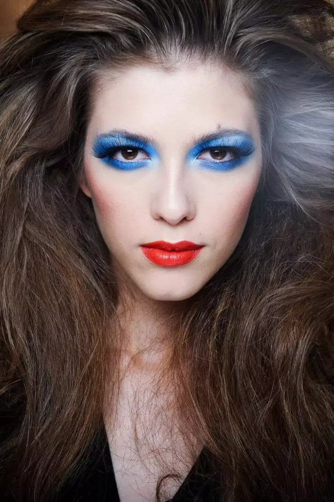 Makeup 90-luvun tyyliin (48 valokuvaa): Miten tytöt Venäjällä ja Amerikassa maalasivat? Makeup Retro Disco askel askeleelta. Kuinka tehdä päivä meikki? 16086_25