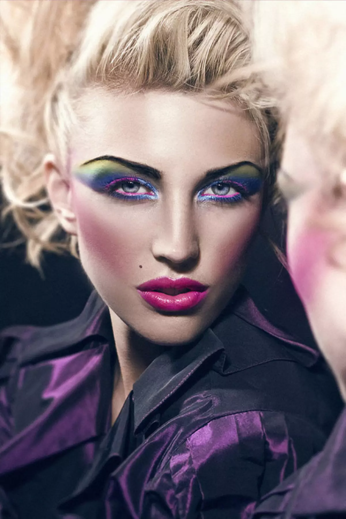 Make-up ve stylu 90. let (48 fotek): Jak se dívky v Rusku a Americe namalovaly? Make-up na retro disco krok za krokem. Jak udělat den make-upu? 16086_36