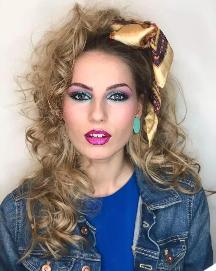 Maquillaje al estilo de los años 90 (48 fotos): ¿Cómo pintó las niñas en Rusia y América? Maquillaje en la discoteca retro paso a paso. ¿Cómo hacer maquillaje del día? 16086_43