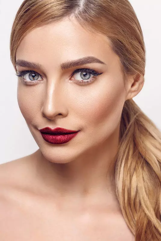 Klassisches Makeup (59 Fotos): Wie Tag Make-up Augen Schritt für Schritt nach dem Hause machen? Was ist für ein schönes Makeup im Stil des Klassiks erforderlich? 16094_16