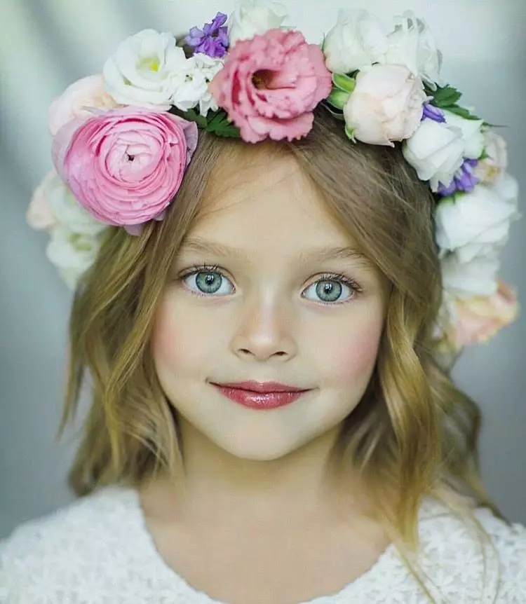 Smink a lányok (76 fotók): Gyermek könnyű gyönyörű smink kozmetikumok gyermekeknek, ötletek a lányok fotózás 8-9 éves, Smink karácsonyi és egyéb lehetőségek 16097_48