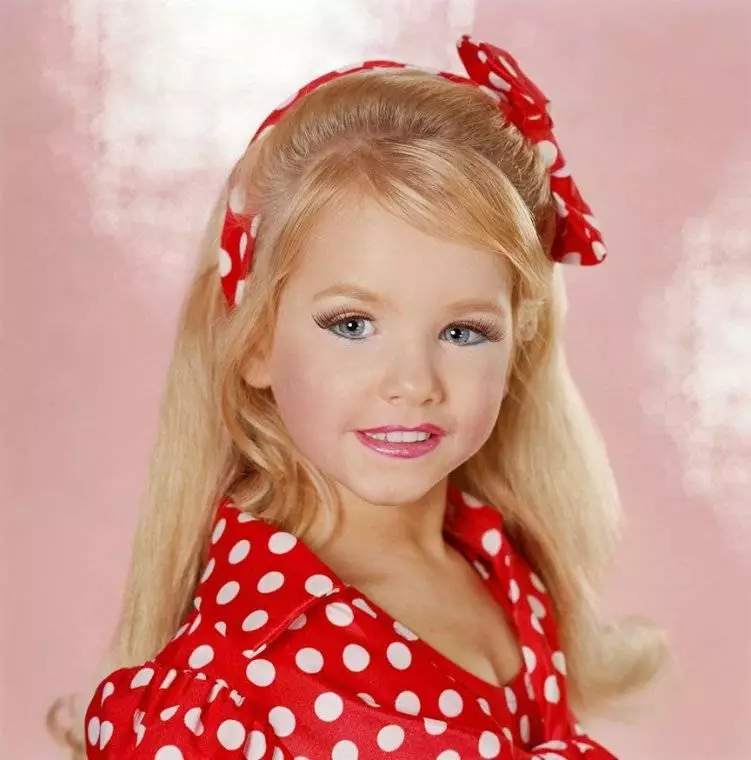 女孩化妆（76张照片）：儿童轻巧美丽的妆容为儿童，女孩的想法照片拍摄8-9岁，化妆为圣诞节和其他选择 16097_68