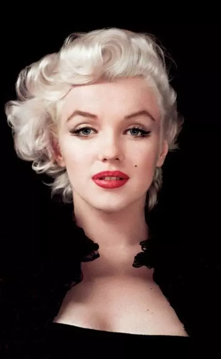 Makeup Marilyn Monroe (43 bilder): Fasad ögonmakeup och läppar, Secrets of Makeup Artists. Makeup Makeup presenterar Monroe 16099_34