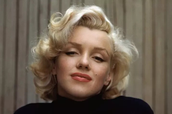 Maquillaxe Marilyn Monroe (43 fotos): maquillaxe de ollos fases e beizos, segredos de artistas de maquillaxe. Maquillaxe Características de maquillaxe Monroe 16099_37