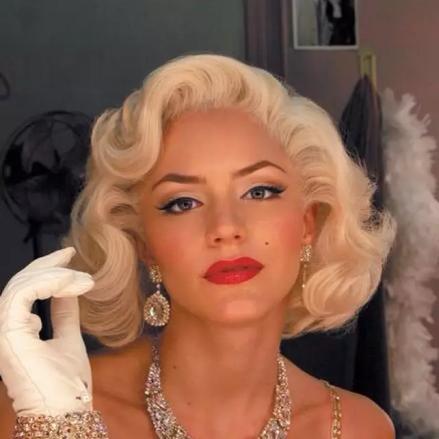 Smink Marilyn Monroe (43 fotók): fázisos szem smink és ajkak, sminkes művészek titkai. Makeup Smink funkciók Monroe 16099_4
