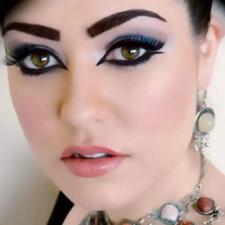 Arabic Makeup (29 fotos): Froulju Opsjes foar Karich en Green Eye, Step-troch-Steam Simple Beautiful Makeups 16100_10