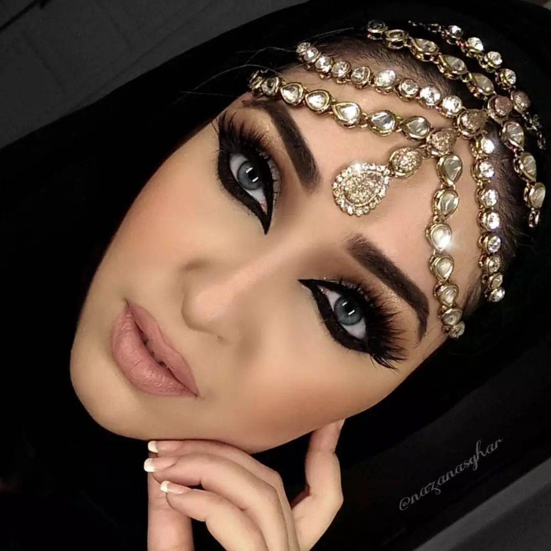 Makeup Arab (29 Gambar): Pilihan Wanita untuk Karich dan Mata Hijau, Step-By-Steam Mudah Makeups Cantik 16100_4