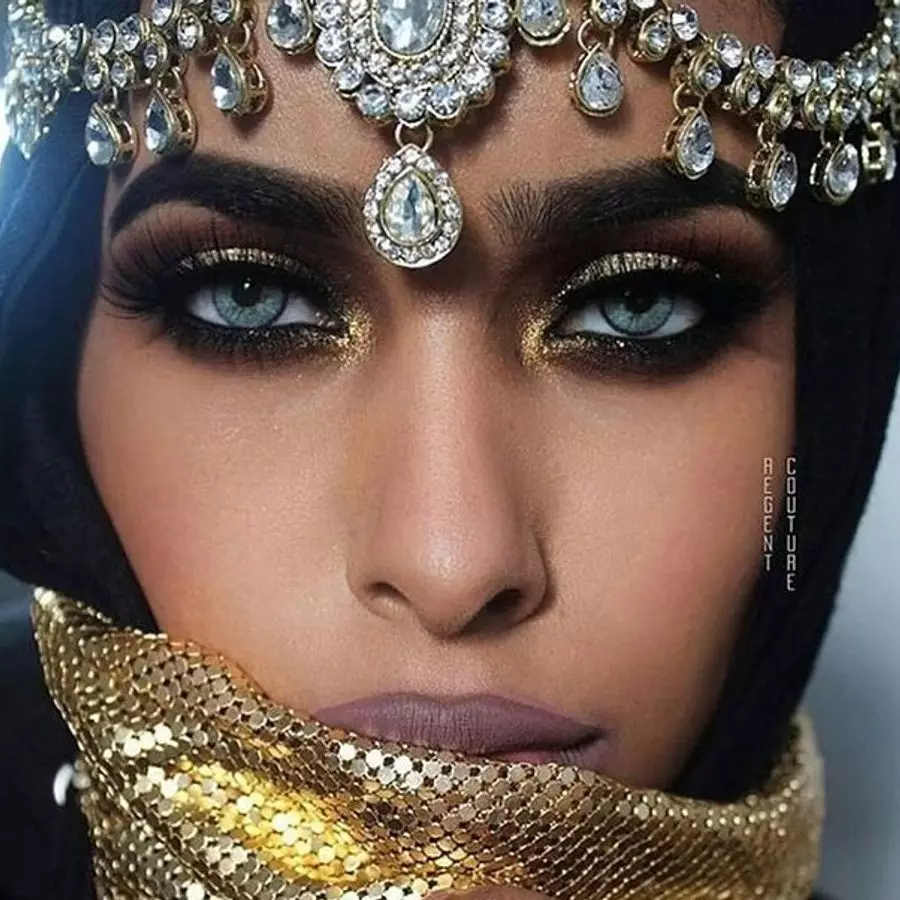 Arabisk Makeup (29 Bilder): Kvinners alternativer for Karich og Green Eye, Step-by-Steam Simple Beautiful Makeups 16100_6