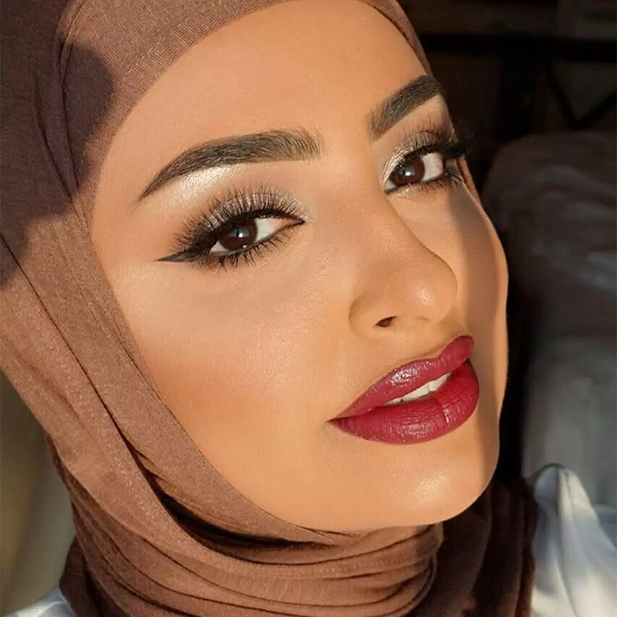 阿拉伯化妝（29張照片）：女性的karich和綠眼選擇，逐步蒸汽簡單美麗的妝容 16100_8