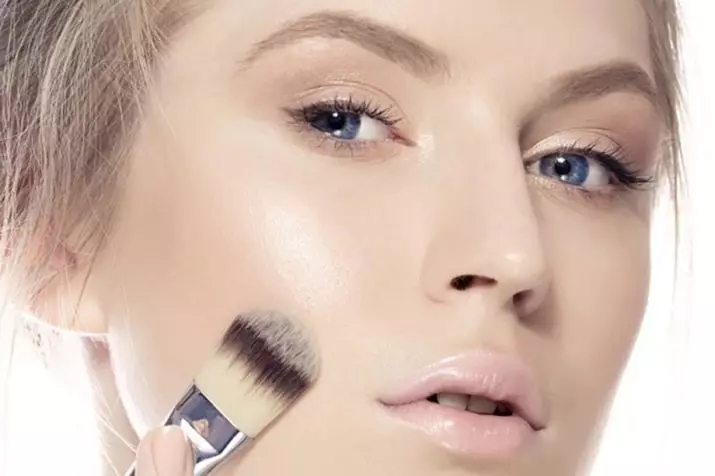 Makeup for blondes (81 wêne): Bi çavên şîn û kesk, kesk û karium. Daytime Makeup Beautiful For Skinerm û êvarê Bi Lêvên Sor, ramanên din 16101_24