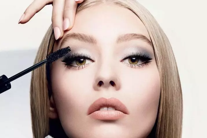 Makeup for blondes (81 wêne): Bi çavên şîn û kesk, kesk û karium. Daytime Makeup Beautiful For Skinerm û êvarê Bi Lêvên Sor, ramanên din 16101_41