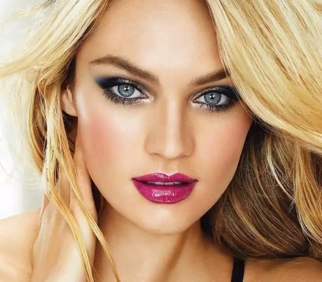 Make-up foar blondes (81 foto's): mei blauwe eagen en griis, grien en karium. Dei oerdeis Moaie make-up foar ljochte hûd en jûns mei reade lippen, oare ideeën 16101_60