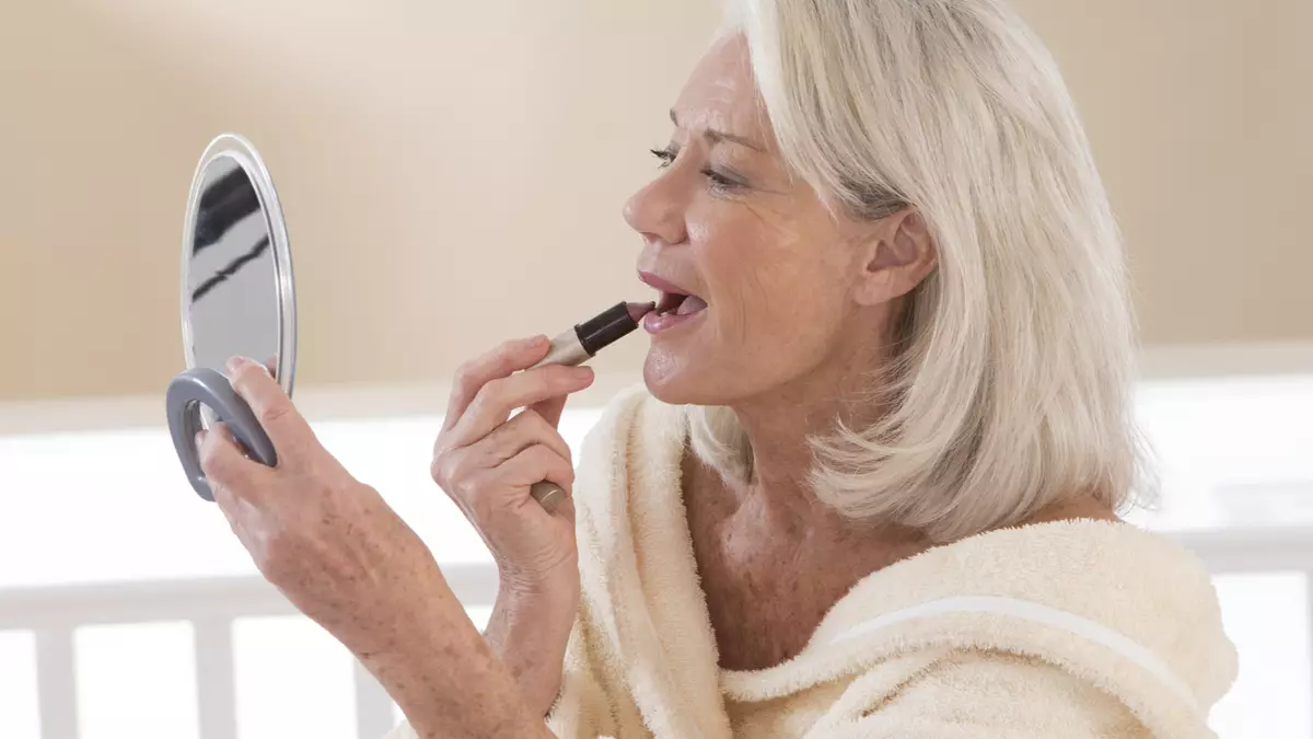 Alter Make-up: Augen-Makeup-Technik für Frauen, Abendversion von Schritt für Schritt und Tageslicht, ihre Funktionen. Wählen Sie die Grundlage für die Haut der Frauen älter als 45 Jahre 16104_33