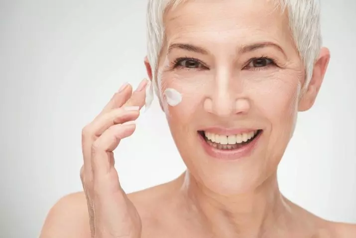 Alter Make-up: Augen-Makeup-Technik für Frauen, Abendversion von Schritt für Schritt und Tageslicht, ihre Funktionen. Wählen Sie die Grundlage für die Haut der Frauen älter als 45 Jahre 16104_55