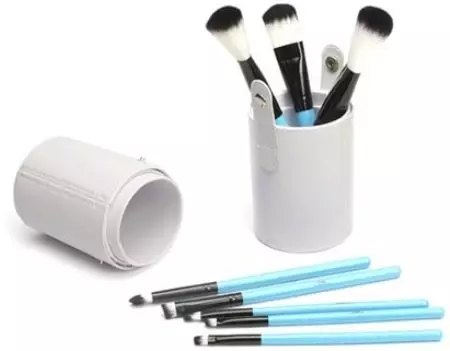 برس آرایش مجموعه: برس های اساسی. امتیاز بهترین مجموعه بودجه، شرح هر قلم مو. برس های با کیفیت در یک لوله و سایر گزینه ها 16109_18