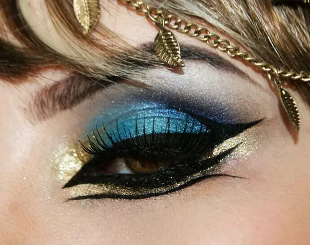 Makeup Cleopatra (24 fotografija): Kako napraviti korak po korak? Što trebaš? Prekrasni primjeri 16117_4