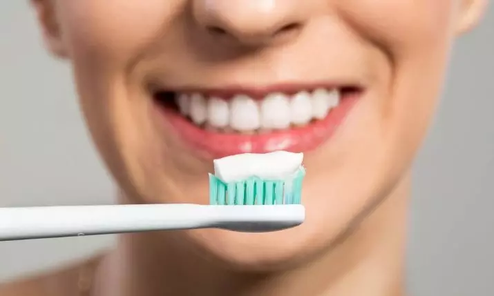 Higienos burnos ertmė (25 nuotraukos): tinkamos dantų priežiūra. Burnos ertmės, individualios higienos ir komplekso lėšų ir įrenginių galimybės 16129_3