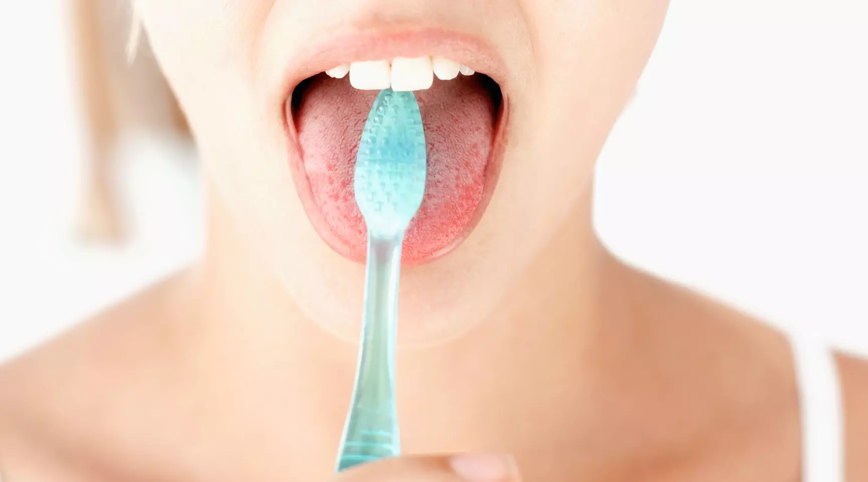 Limpiar los dientes con bicarbonato
