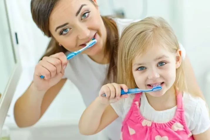 How to brush teeth to children? Care for the first teeth in the infant to the year, the teeth cleaning technique to the baby in 2 years, the rules for the other age. How much time do you need to brush your teeth? 16141_12