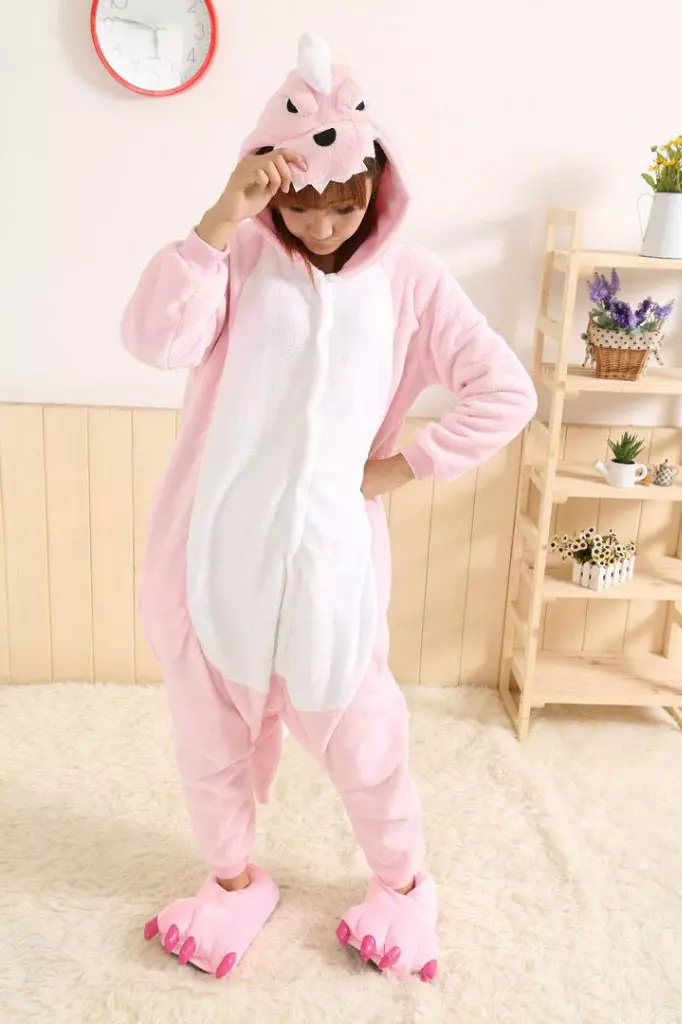 Pajamas Kigurumi (91 sary): amin'ny endrika biby, Unicorn, Jumpsuit-Pajamas Panda, ponaching, izay antsoina hoe Pajamas amin'ny endrika raccoon, hevitra 1614_82